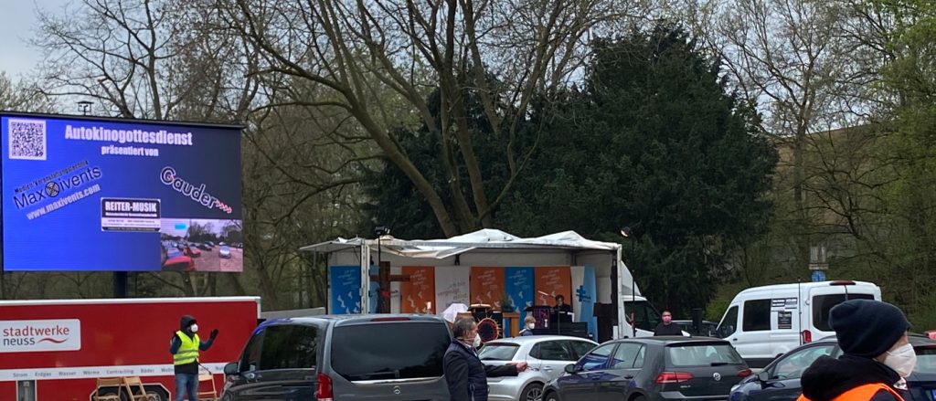 Autokinogottesdienst zu Ostern