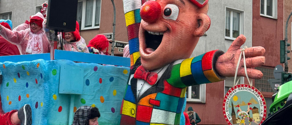 Höhepunkt der Karnevalssession 2026: Düsseldorfer Rosenmontagszug